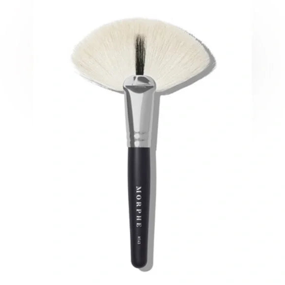 Morphe Deluxe Soft Fan Brush M143